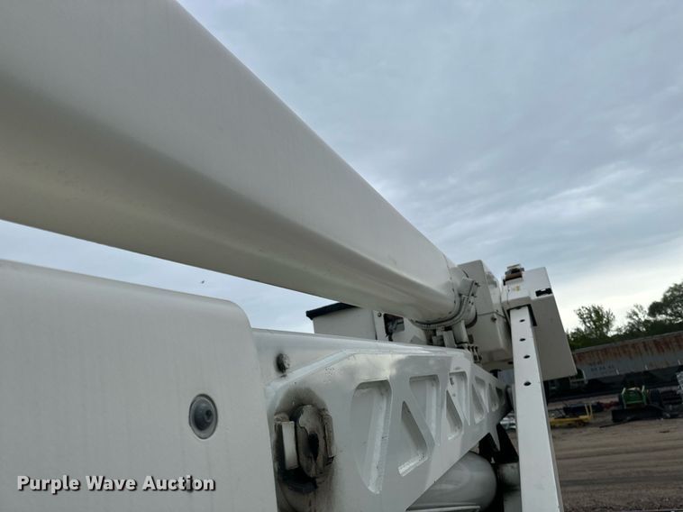 image for item EB2574 2009 International WorkStar 7400 bucket truck