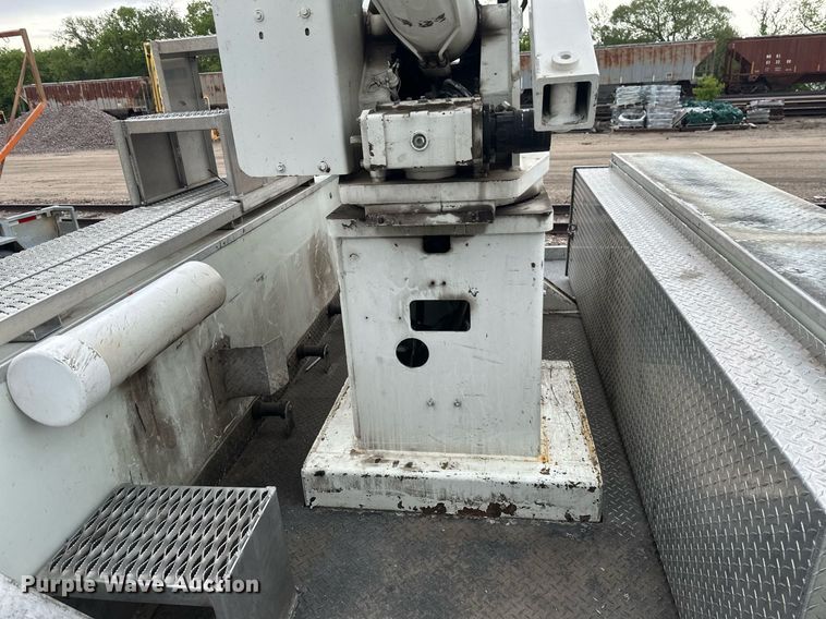 image for item EB2574 2009 International WorkStar 7400 bucket truck