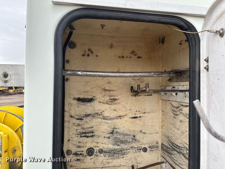 image for item EB2574 2009 International WorkStar 7400 bucket truck