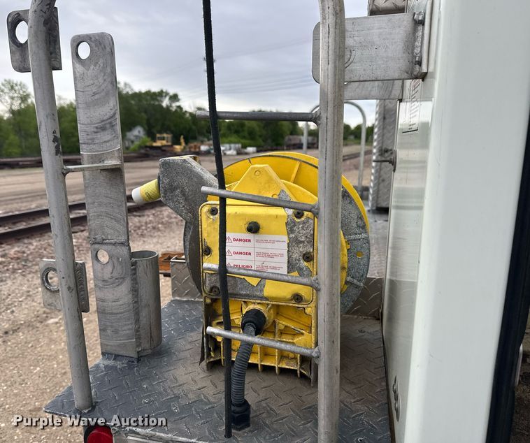 image for item EB2574 2009 International WorkStar 7400 bucket truck