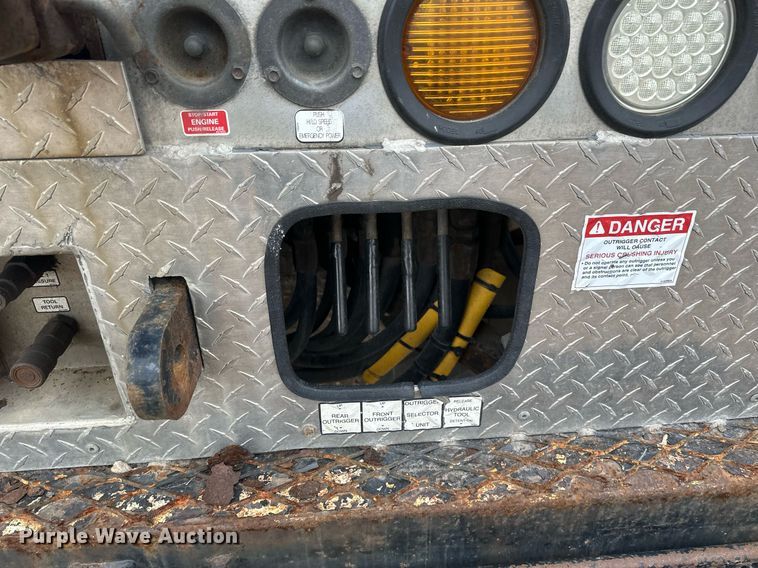 image for item EB2574 2009 International WorkStar 7400 bucket truck