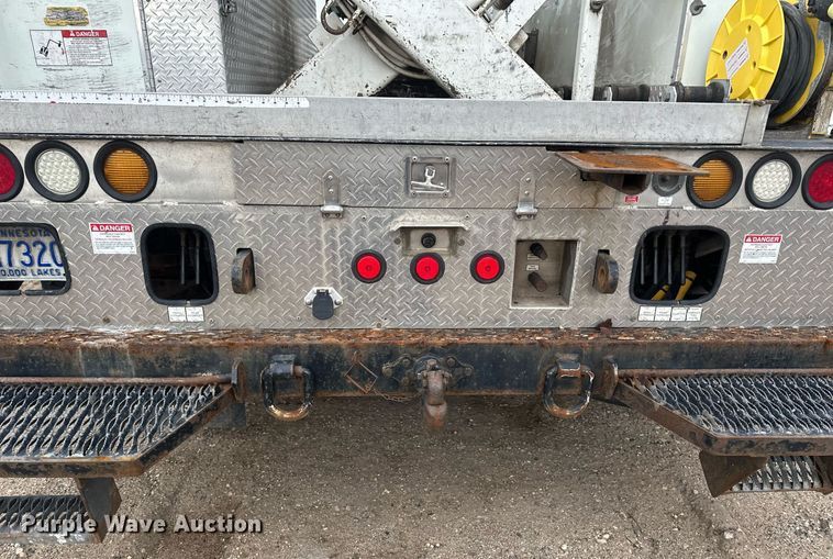 image for item EB2574 2009 International WorkStar 7400 bucket truck