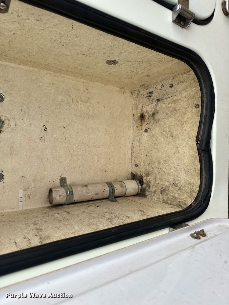 image for item EB2574 2009 International WorkStar 7400 bucket truck