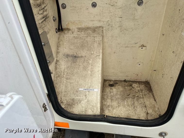 image for item EB2574 2009 International WorkStar 7400 bucket truck