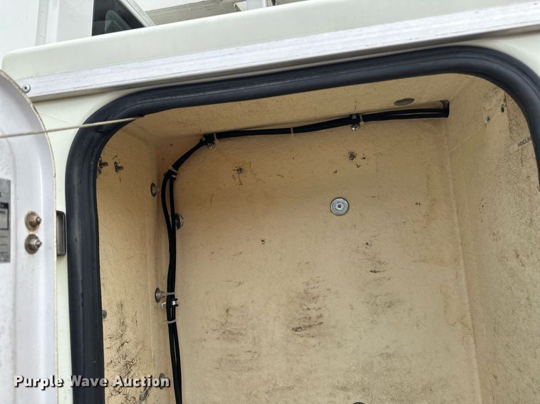 image for item EB2574 2009 International WorkStar 7400 bucket truck