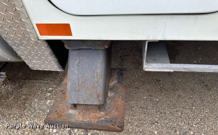 image for item EB2574 2009 International WorkStar 7400 bucket truck