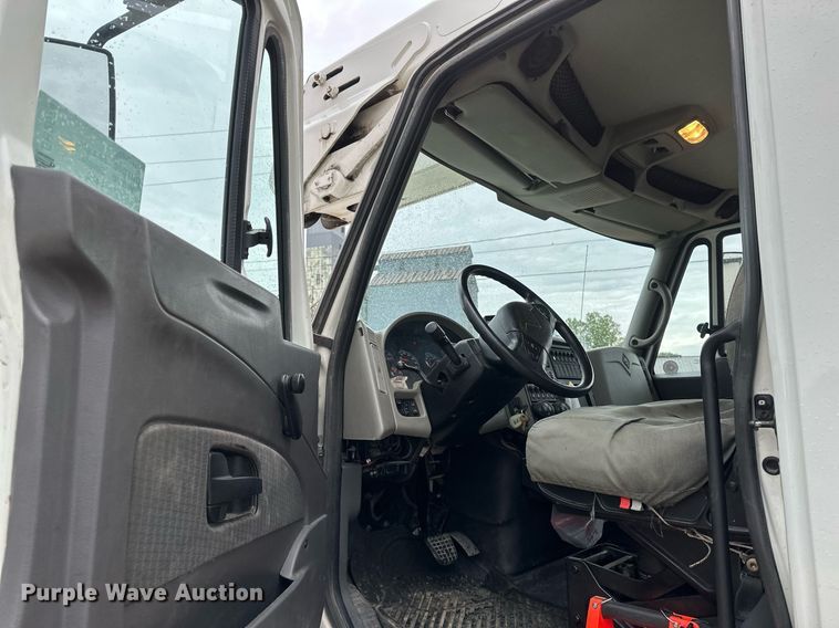 image for item EB2574 2009 International WorkStar 7400 bucket truck