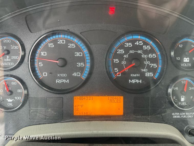 image for item EB2574 2009 International WorkStar 7400 bucket truck