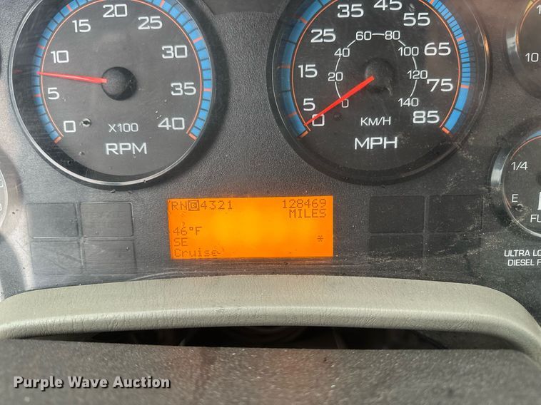 image for item EB2574 2009 International WorkStar 7400 bucket truck