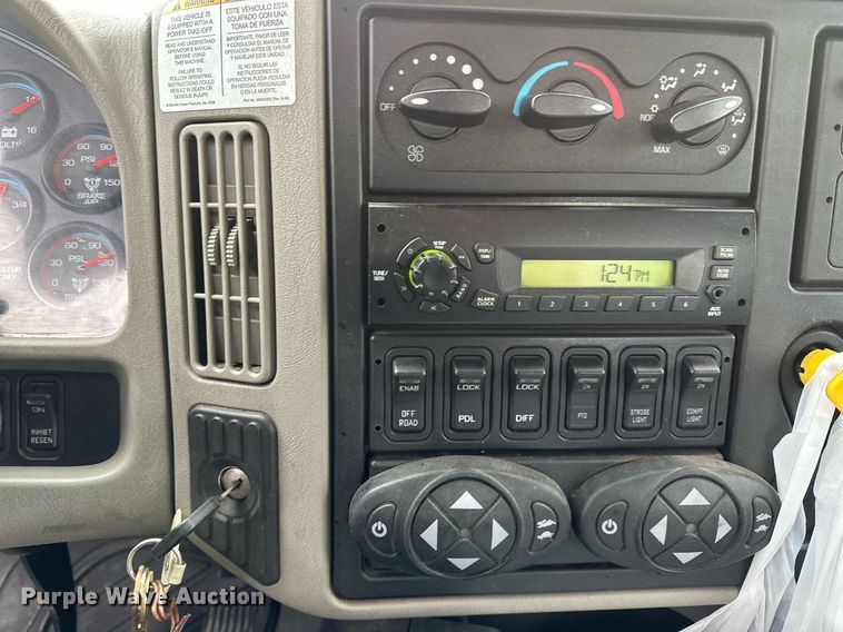 image for item EB2574 2009 International WorkStar 7400 bucket truck