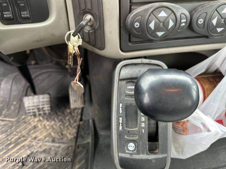 image for item EB2574 2009 International WorkStar 7400 bucket truck