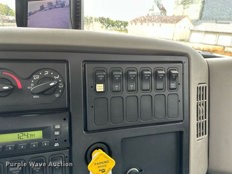 image for item EB2574 2009 International WorkStar 7400 bucket truck