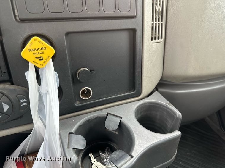 image for item EB2574 2009 International WorkStar 7400 bucket truck