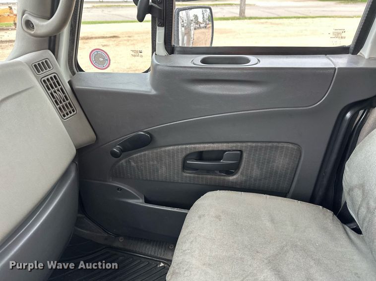 image for item EB2574 2009 International WorkStar 7400 bucket truck