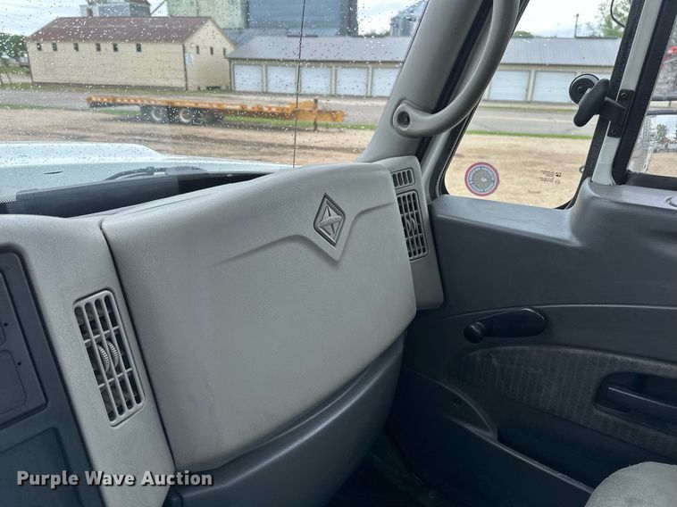 image for item EB2574 2009 International WorkStar 7400 bucket truck