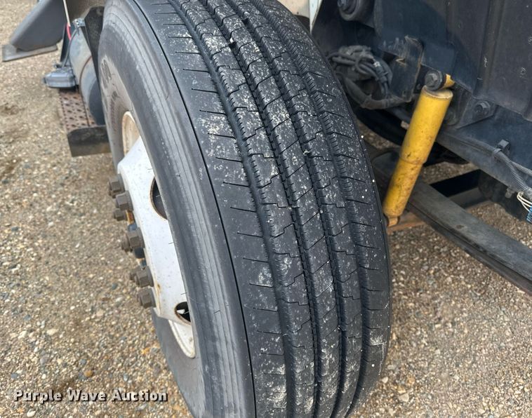 image for item EB2574 2009 International WorkStar 7400 bucket truck