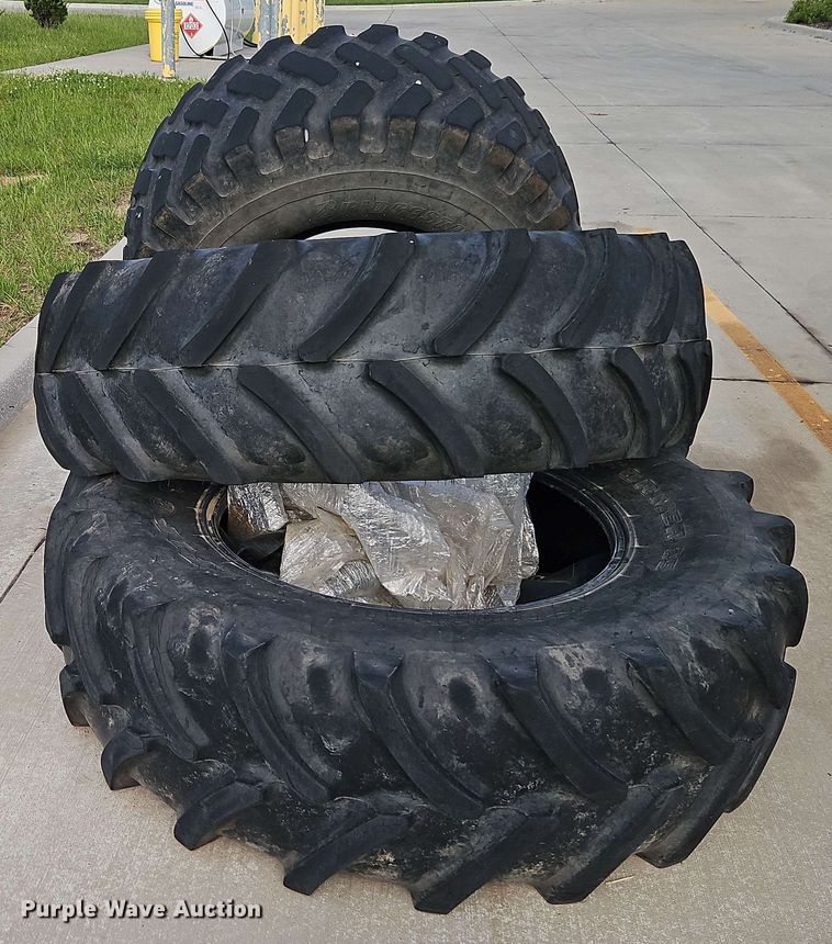 image for item EB8022 (3) tractor tires