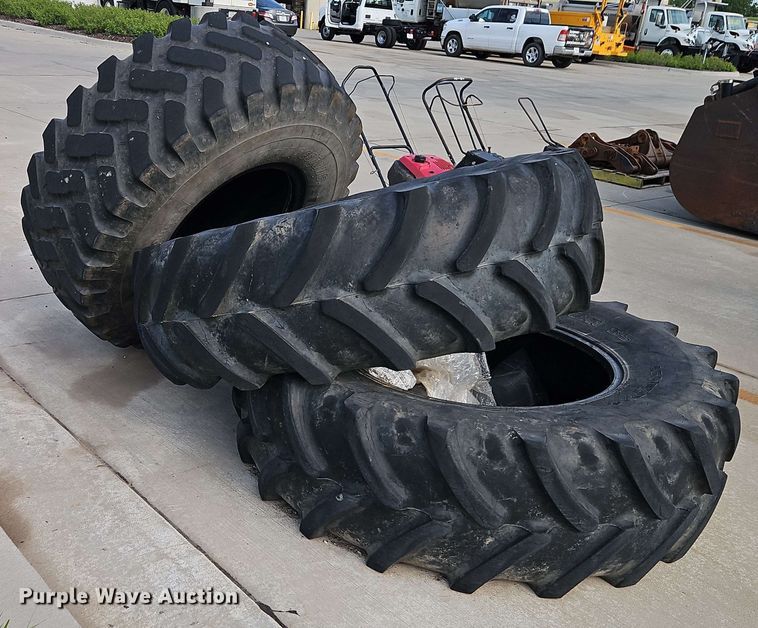 image for item EB8022 (3) tractor tires