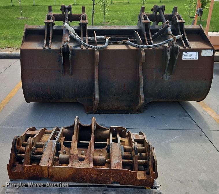 image for item EB8026 Caterpillar wheel loader grapple bucket