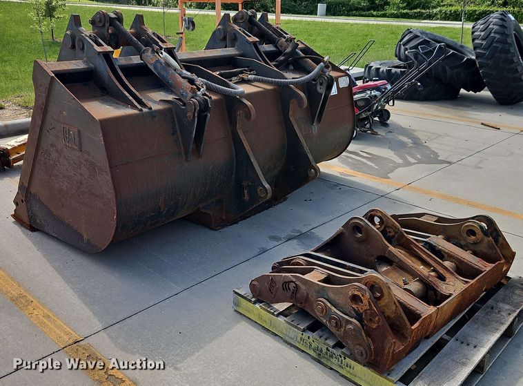image for item EB8026 Caterpillar wheel loader grapple bucket