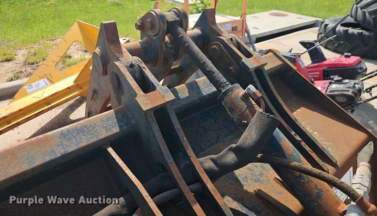 image for item EB8026 Caterpillar wheel loader grapple bucket