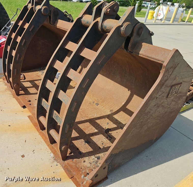 image for item EB8026 Caterpillar wheel loader grapple bucket