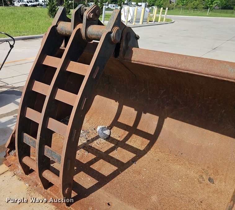 image for item EB8026 Caterpillar wheel loader grapple bucket