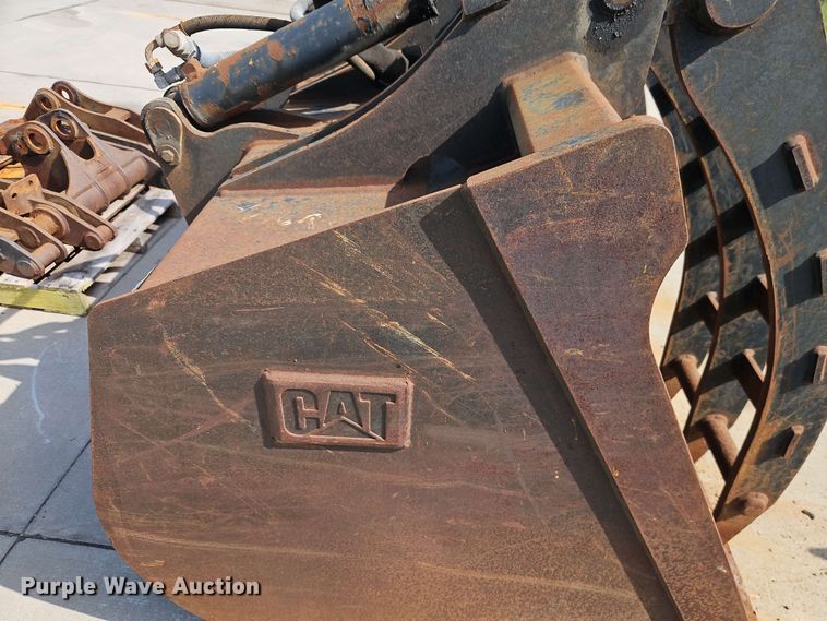 image for item EB8026 Caterpillar wheel loader grapple bucket