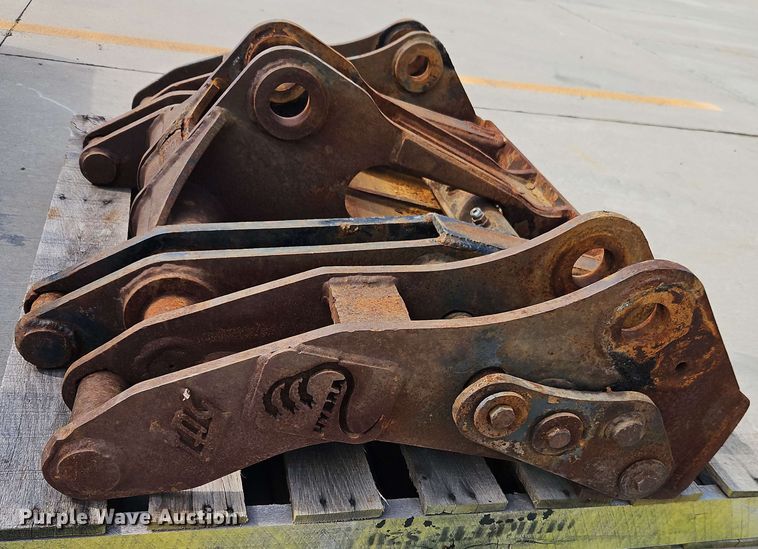 image for item EB8026 Caterpillar wheel loader grapple bucket