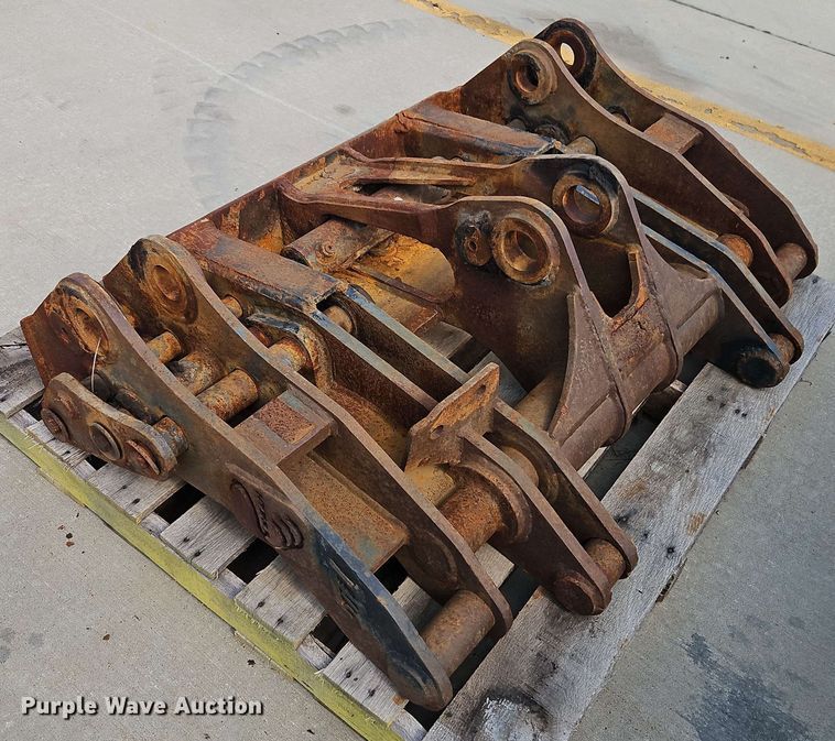 image for item EB8026 Caterpillar wheel loader grapple bucket