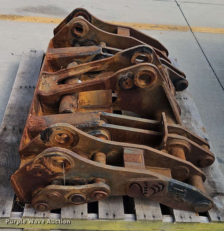 image for item EB8026 Caterpillar wheel loader grapple bucket