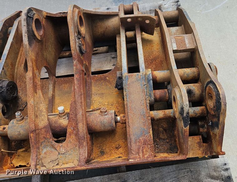 image for item EB8026 Caterpillar wheel loader grapple bucket