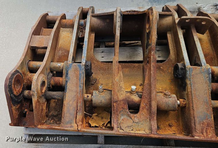 image for item EB8026 Caterpillar wheel loader grapple bucket