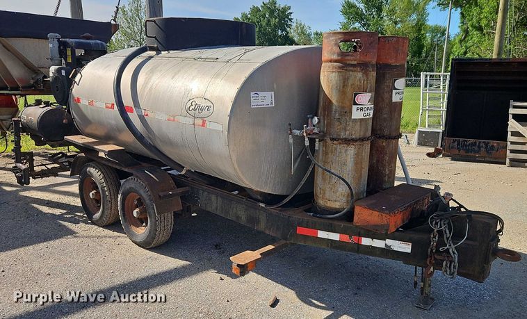 image for item EB8031 1998 Etnyre M4368 oil distributor trailer