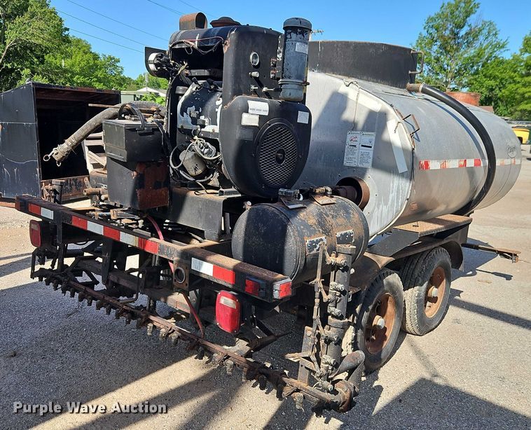 image for item EB8031 1998 Etnyre M4368 oil distributor trailer