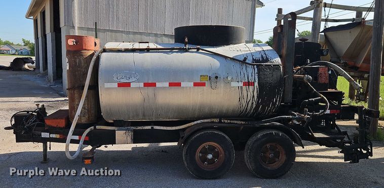 image for item EB8031 1998 Etnyre M4368 oil distributor trailer