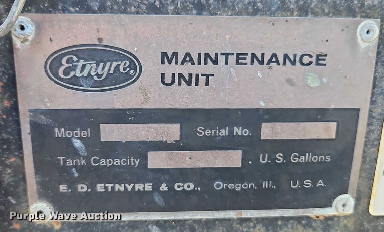 image for item EB8031 1998 Etnyre M4368 oil distributor trailer