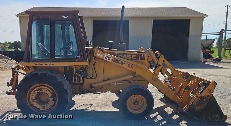 image for item EB8032 1993 Case 480F LL landscape tractor