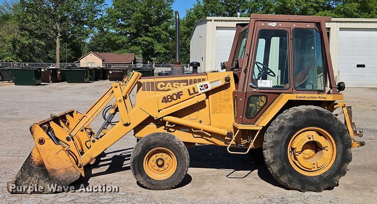 image for item EB8032 1993 Case 480F LL landscape tractor