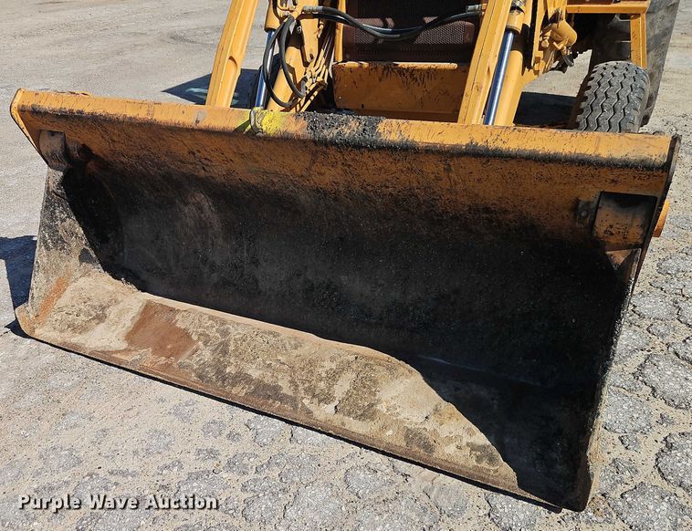 image for item EB8032 1993 Case 480F LL landscape tractor