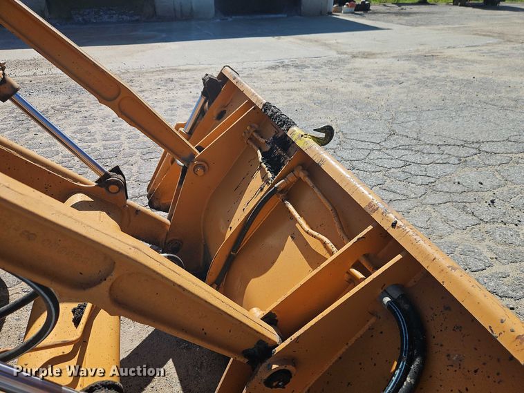 image for item EB8032 1993 Case 480F LL landscape tractor