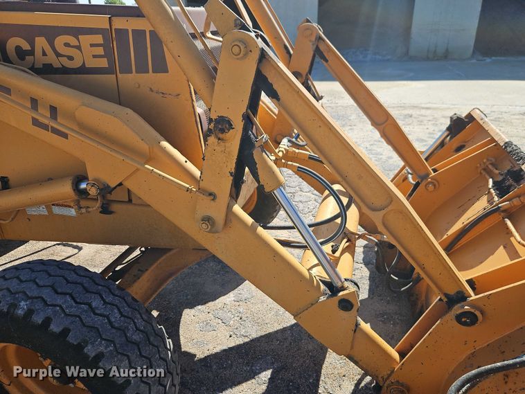 image for item EB8032 1993 Case 480F LL landscape tractor