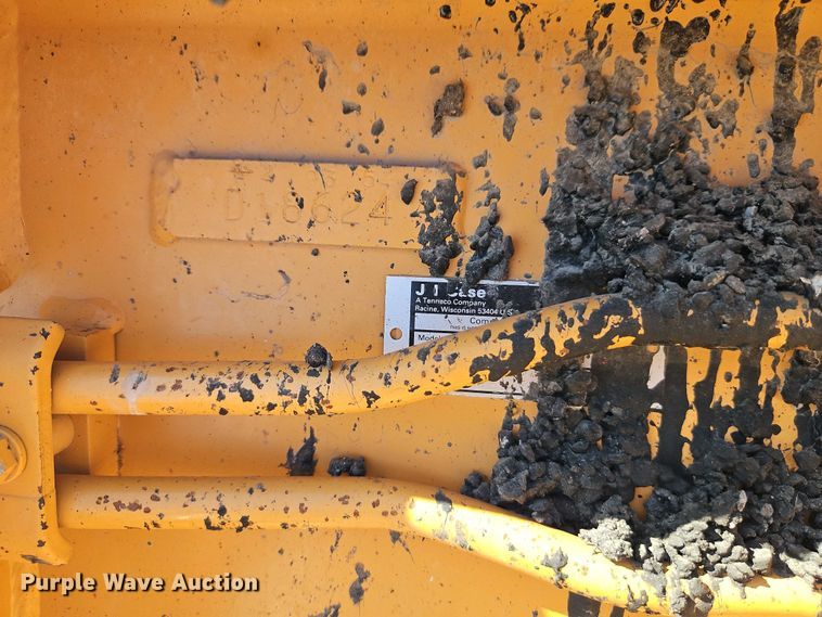 image for item EB8032 1993 Case 480F LL landscape tractor