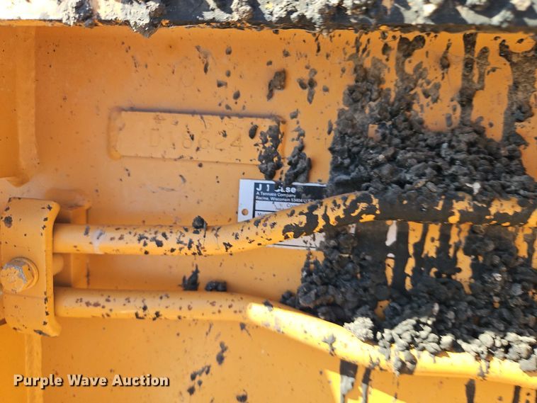 image for item EB8032 1993 Case 480F LL landscape tractor