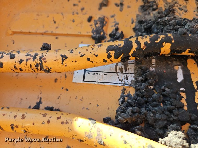 image for item EB8032 1993 Case 480F LL landscape tractor