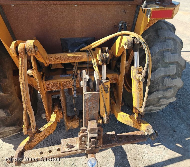 image for item EB8032 1993 Case 480F LL landscape tractor