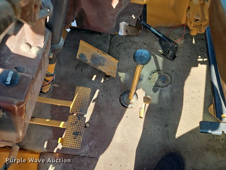 image for item EB8032 1993 Case 480F LL landscape tractor