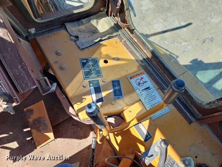 image for item EB8032 1993 Case 480F LL landscape tractor