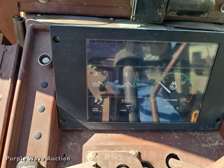 image for item EB8032 1993 Case 480F LL landscape tractor