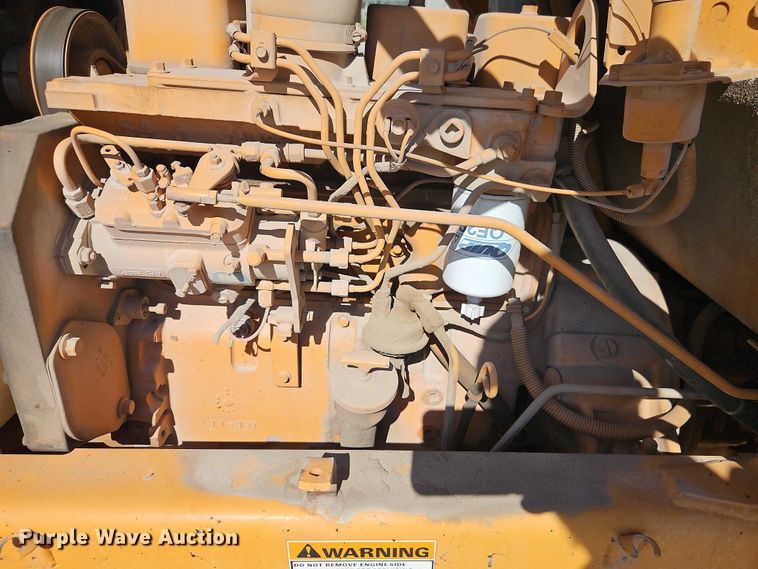 image for item EB8032 1993 Case 480F LL landscape tractor